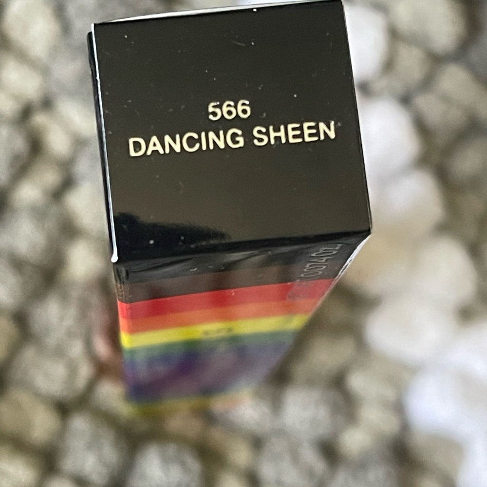 Marc Jacobs 566 Dancing Sheen Pride Edition Enamored - Picture 5 of 5